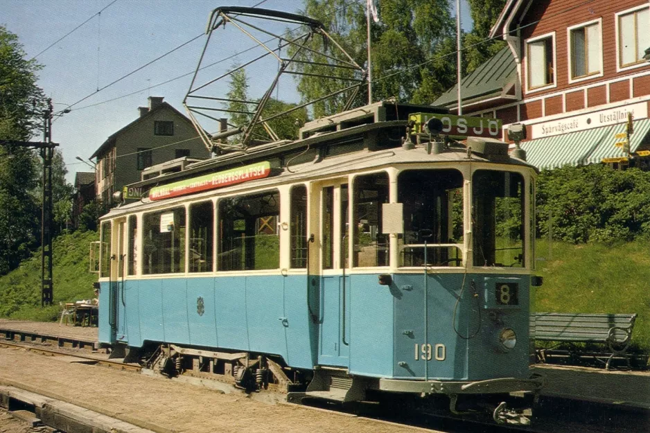 Postkort: Malmköping museumslinje med motorvogn 190 foran Malmköping (1970)