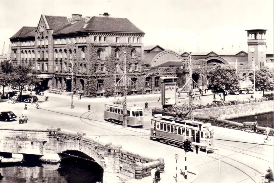 Postkort: Malmø sporvognslinje 1 med motorvogn 1 på Mälarbron (1954-1956)