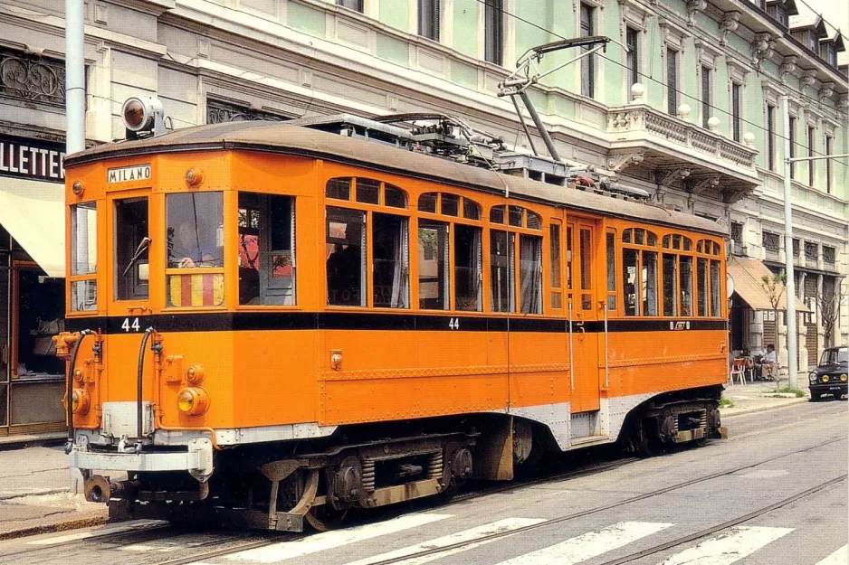 Postkort: Milano regionallinje 179 med motorvogn 44 ved Milano (1987)