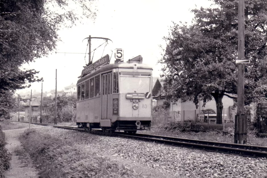 Postkort: Neuchâtel regionallinje 215 med motorvogn 83 nær Colombier (1968)