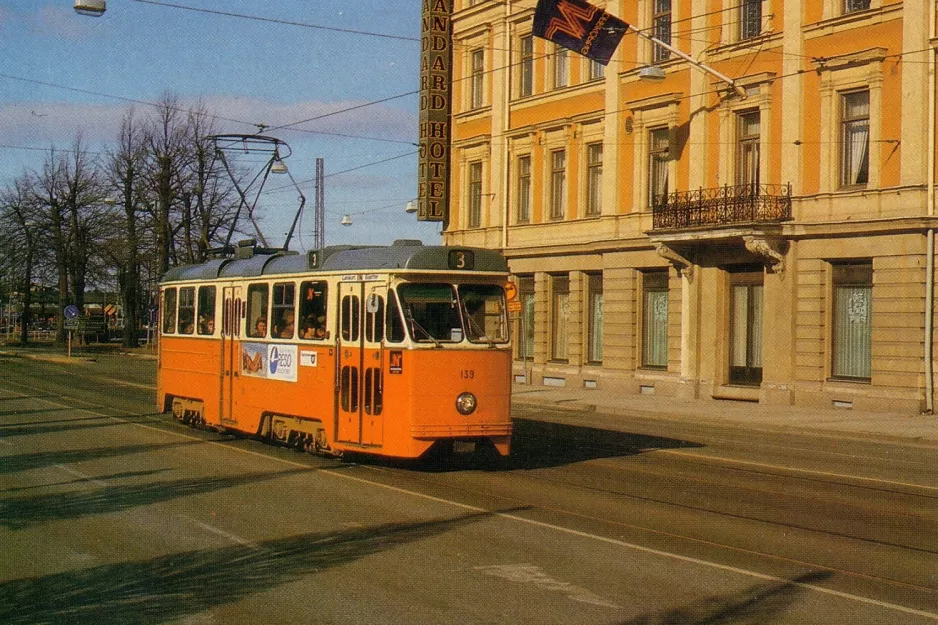 Postkort: Norrköping sporvognslinje 3 med motorvogn 139 på Drottninggatan (1984)