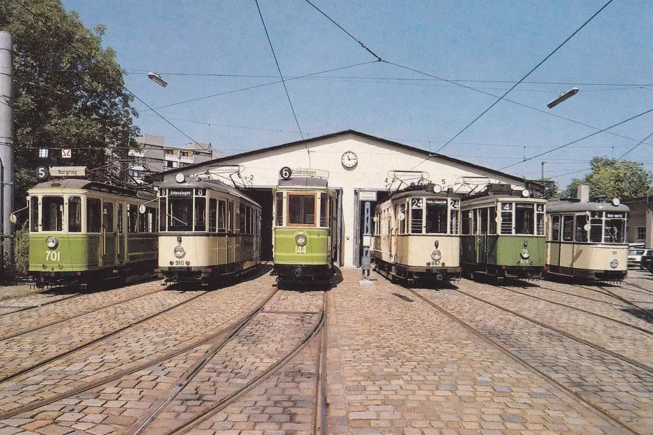 Postkort: Nürnberg motorvogn 701 foran Historische Straßenbahndepot St. Peter (1986)