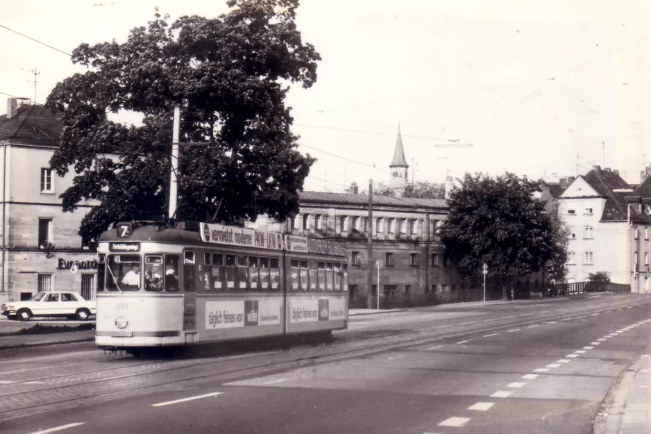 Postkort: Nürnberg sporvognslinje 7 med ledvogn 335 ved Stadthalle (1981)