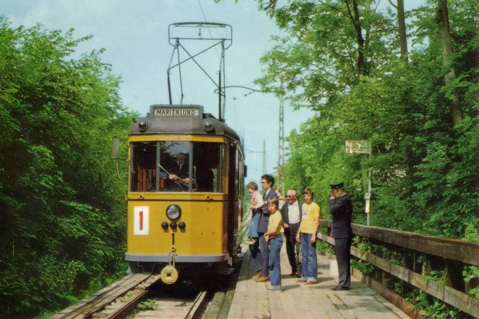 Postkort: Skjoldenæsholm meterspor med motorvogn 1 ved Indgangen (1978)