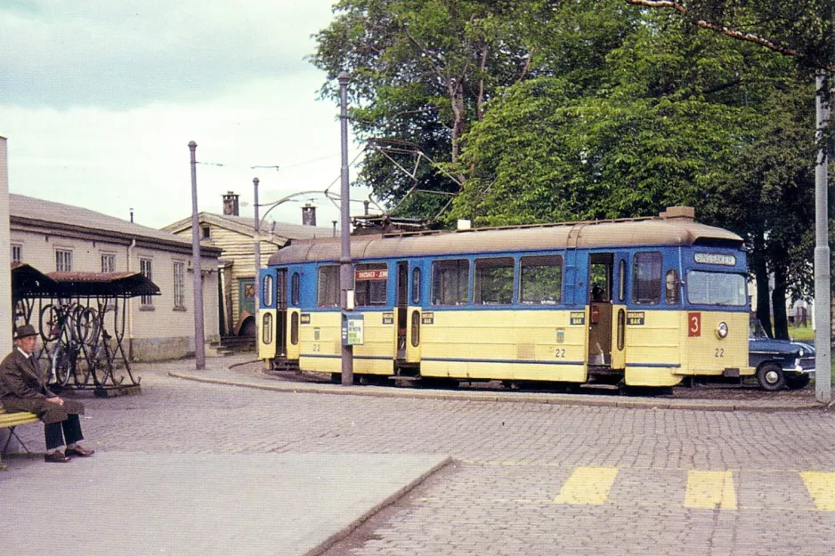 Postkort: Trondheim sporvognslinje 3 med motorvogn 22 ved Jernbanen (1965)