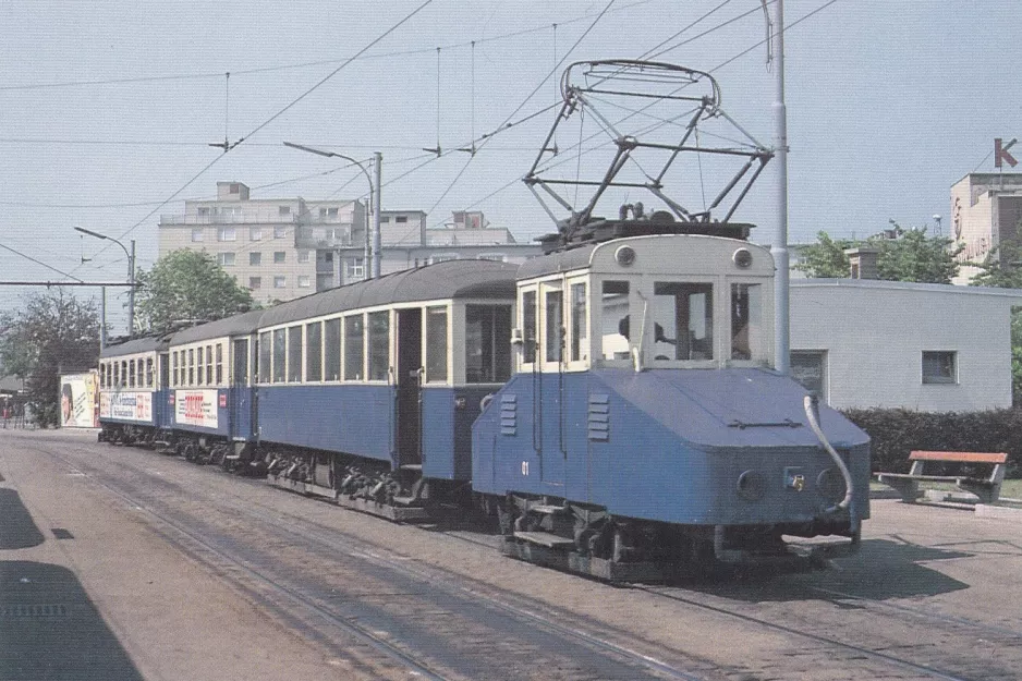 Postkort: Wien regionallinje 515 - Badner Bahn med motorgodsvogn 01 ved Wolfganggasse (1980)