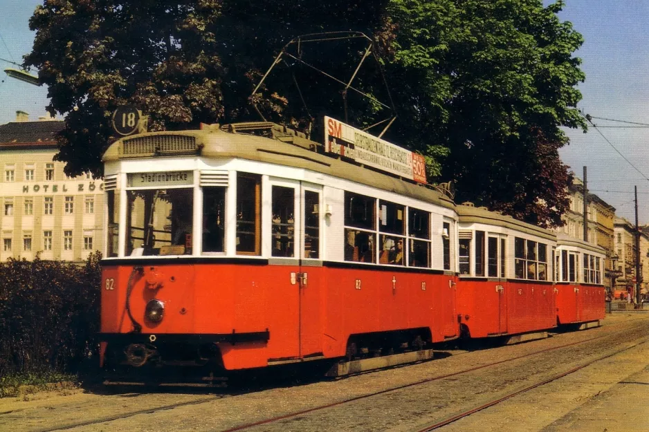 Postkort: Wien sporvognslinje 18 med motorvogn 82 nær Wiener Südbahnhof (1968)