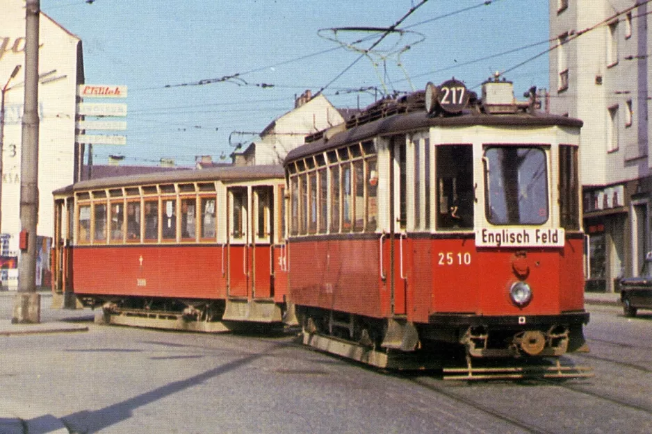 Postkort: Wien sporvognslinje 217 med motorvogn 2510 nær Floridsdorf Bahnhof (1967)