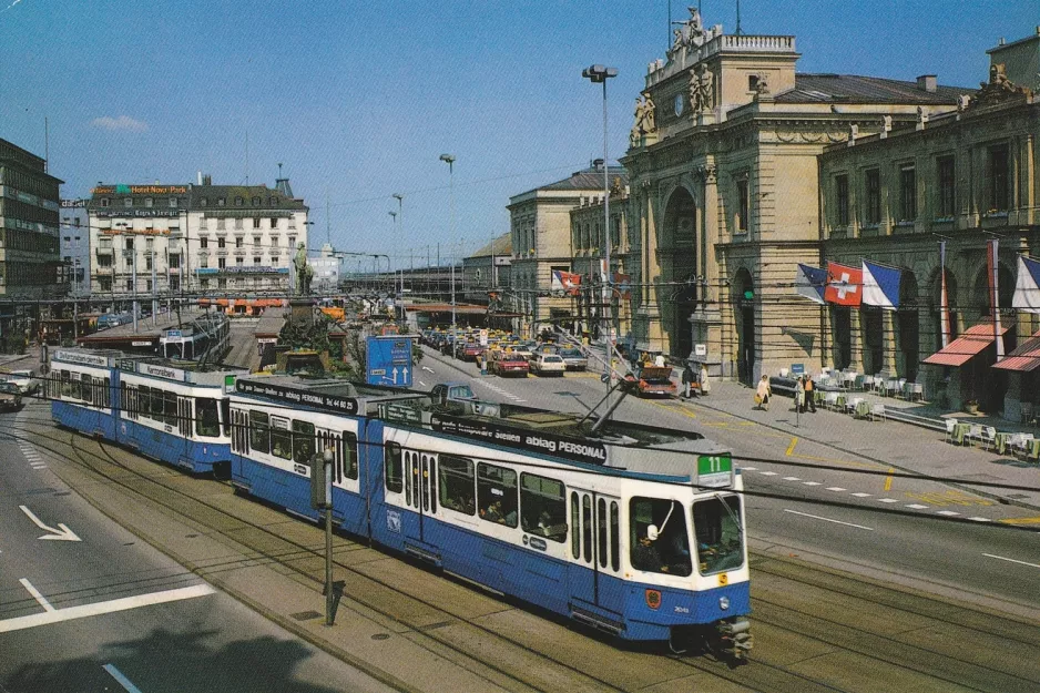 Postkort: Zürich sporvognslinje 11 med ledvogn 2043 på Bahnhofplatz HB (2000)