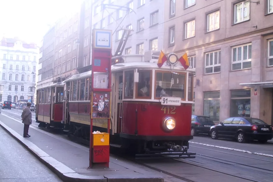 Prag 41 med motorvogn 412 ved Národní třída (2005)