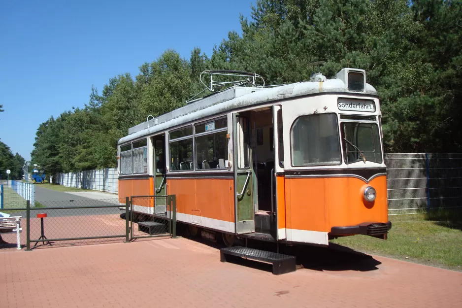 Prora, Rügen motorvogn 218 036-7 foran Oldtimer Museum (2015)