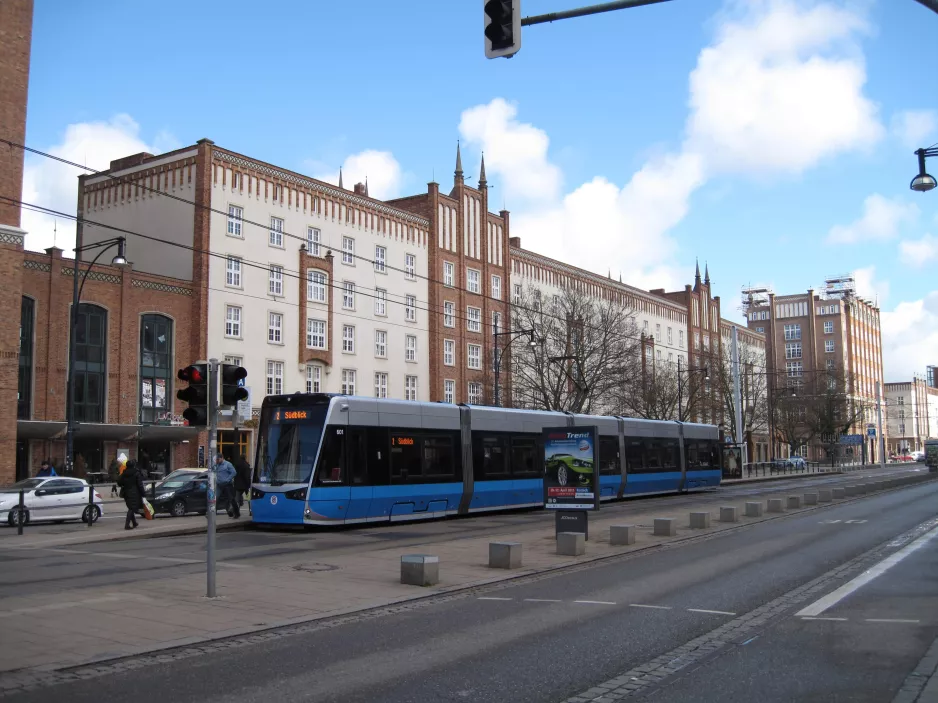 Rostock ekstralinje 2 med lavgulvsledvogn 601 ved Lange Str. (2015)