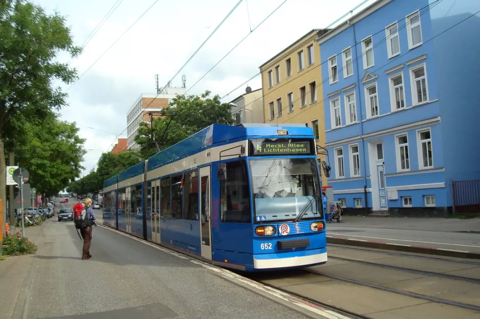 Rostock ekstralinje 4 med lavgulvsledvogn 652 ved Kabutzenhof (2011)