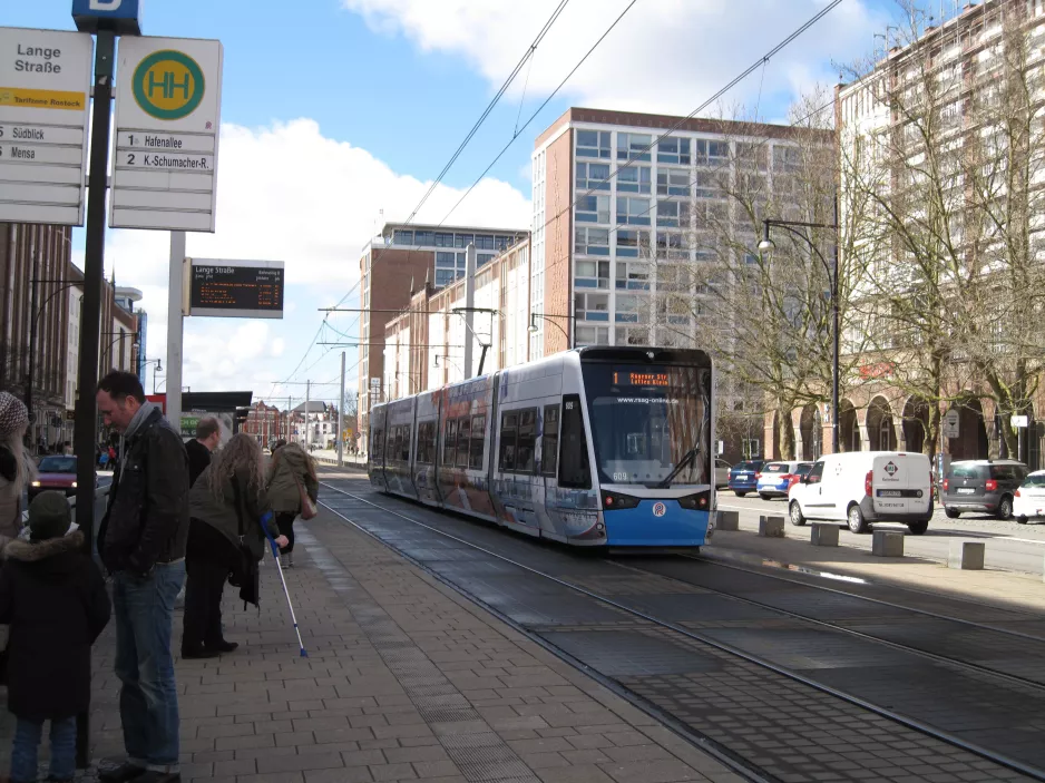 Rostock sporvognslinje 1 med lavgulvsledvogn 609 ved Lange Straße (2015)