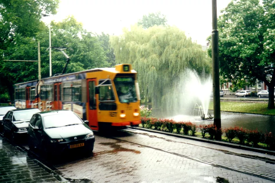 Rotterdam sporvognslinje 3 med ledvogn 737 på Provenierssingel (2002)