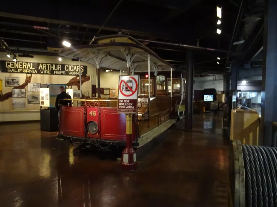 San Francisco åben kabelsporvogn 46 i Cable Car Museum (2023)