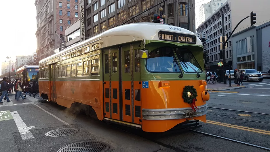 San Francisco F-Market & Wharves med motorvogn 1080 nær Market & Stockton (2019)