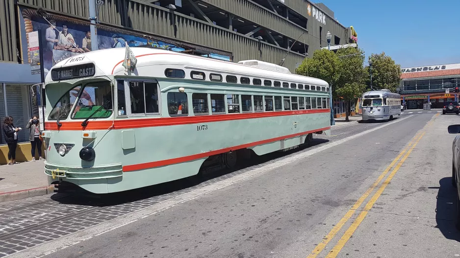 San Francisco F-Market & Wharves ved Jones St & Beach St (2021)