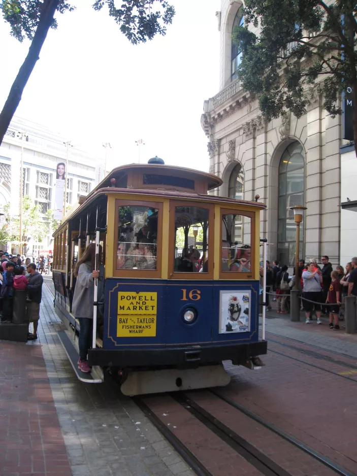 San Francisco kabelbane Powell-Hyde med kabelsporvogn 16 ved Market & Powell (2016)