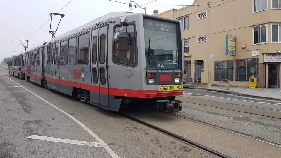 San Francisco sporvognslinje M Ocean View med ledvogn 1495 ved 19th Ave & Randolph St (2019)