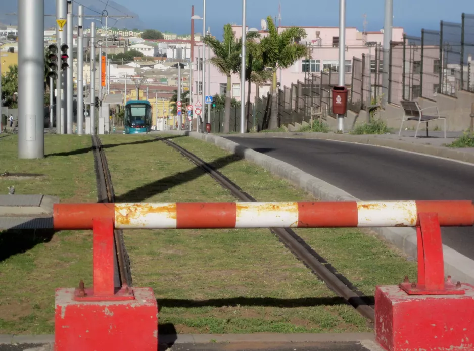 Santa Cruz de Tenerife sporvognslinje 2 ved Tíncer (2017)