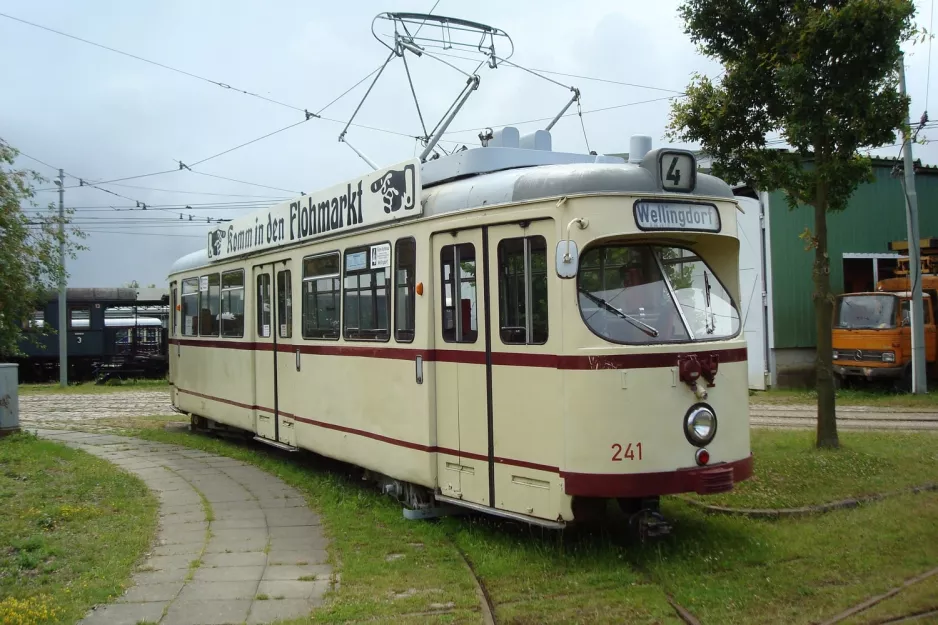 Schönberger Strand motorvogn 241 foran Museumsbahnen (2009)