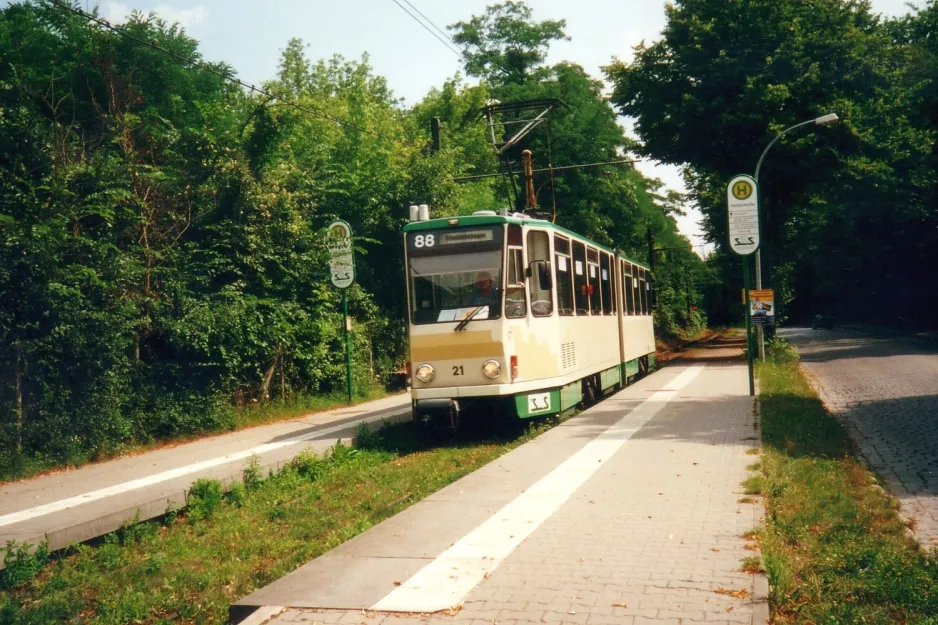 Schöneiche sporvognslinje 88 med ledvogn 21 ved Museumspark (2001)