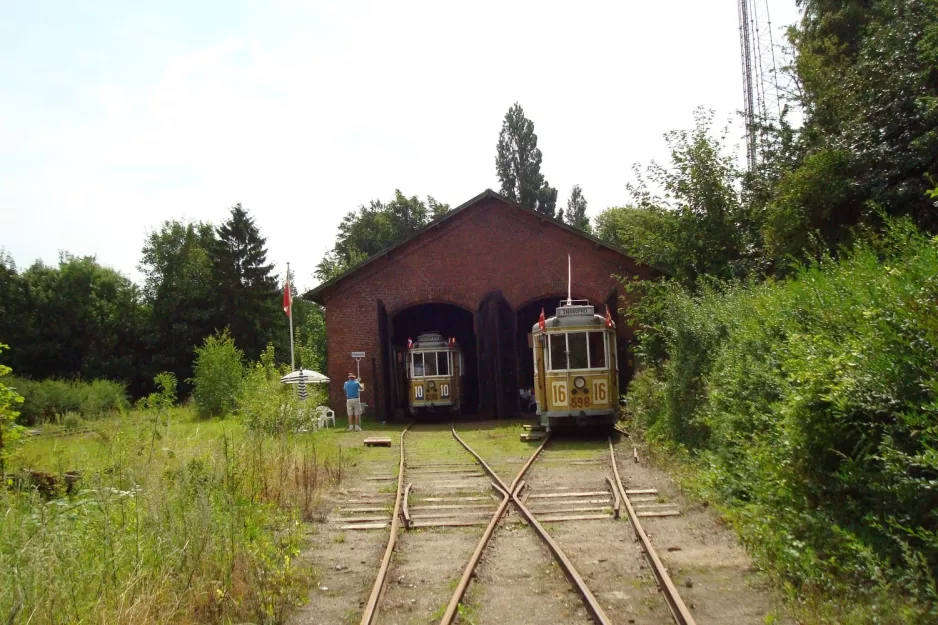 Skælskør motorvogn 608 foran Sporvognsremisen (2011)