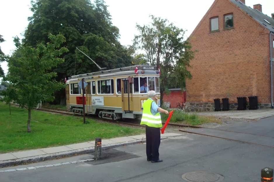 Skælskør museumslinje med motorvogn 608 nær Havnepladsen (2011)