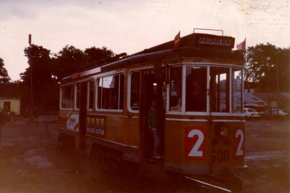 Skælskør museumslinje med motorvogn 608 ved Havnepladsen (1988)