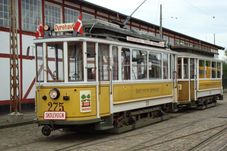 Skjoldenæsholm 1435 mm med motorvogn 275 ved Valby Gamle Remise (2007)