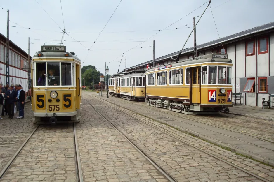 Skjoldenæsholm 1435 mm med motorvogn 575 ved Valby Gamle Remise (2009)