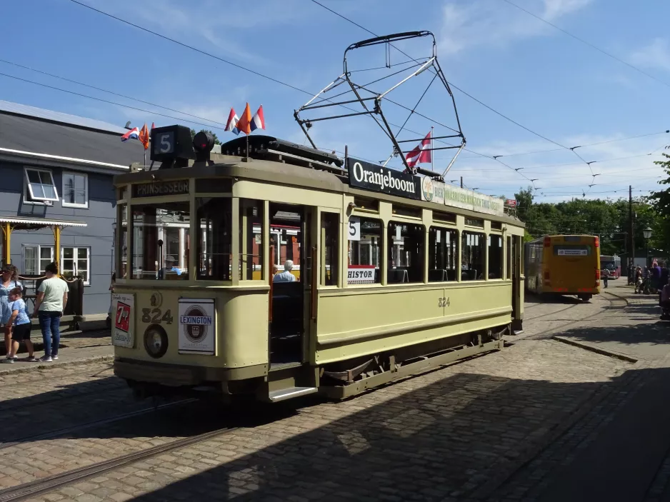 Skjoldenæsholm 1435 mm med motorvogn 824 ved Valby Gamle Remise (2022)