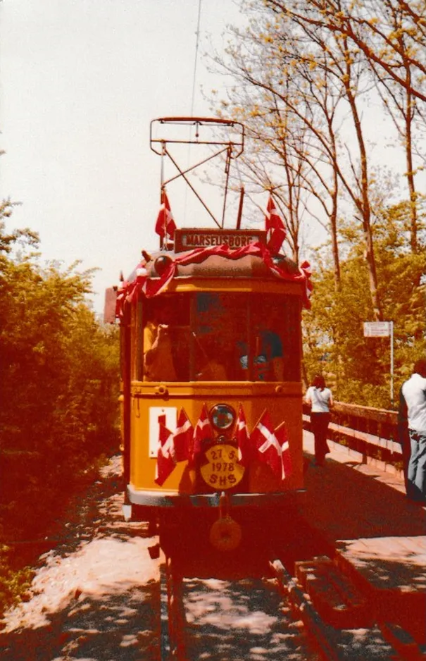 Skjoldenæsholm meterspor med motorvogn 1 ved Indgangen (1978)