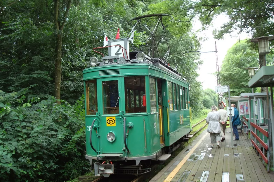 Skjoldenæsholm meterspor med motorvogn 213 ved Indgangen (2010)