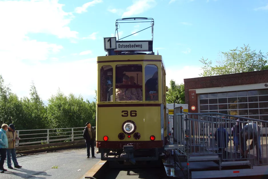 Skjoldenæsholm motorvogn 36, forsiden Aktiv Bus, Apenrader Strasse 22, Flensborg (2012)