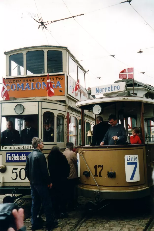 Skjoldenæsholm motorvogn 50 foran Valby Gamle Remise (2004)