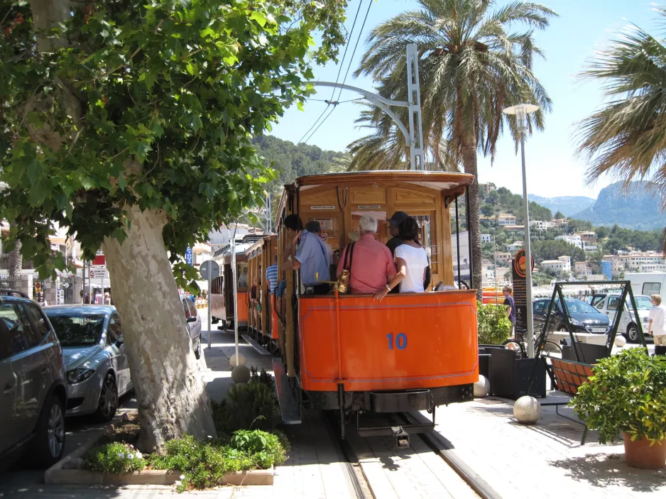 Sóller sporvognslinje med åben bivogn 10, bagsiden Las Palmeras / Carrer de la Marina (2013)