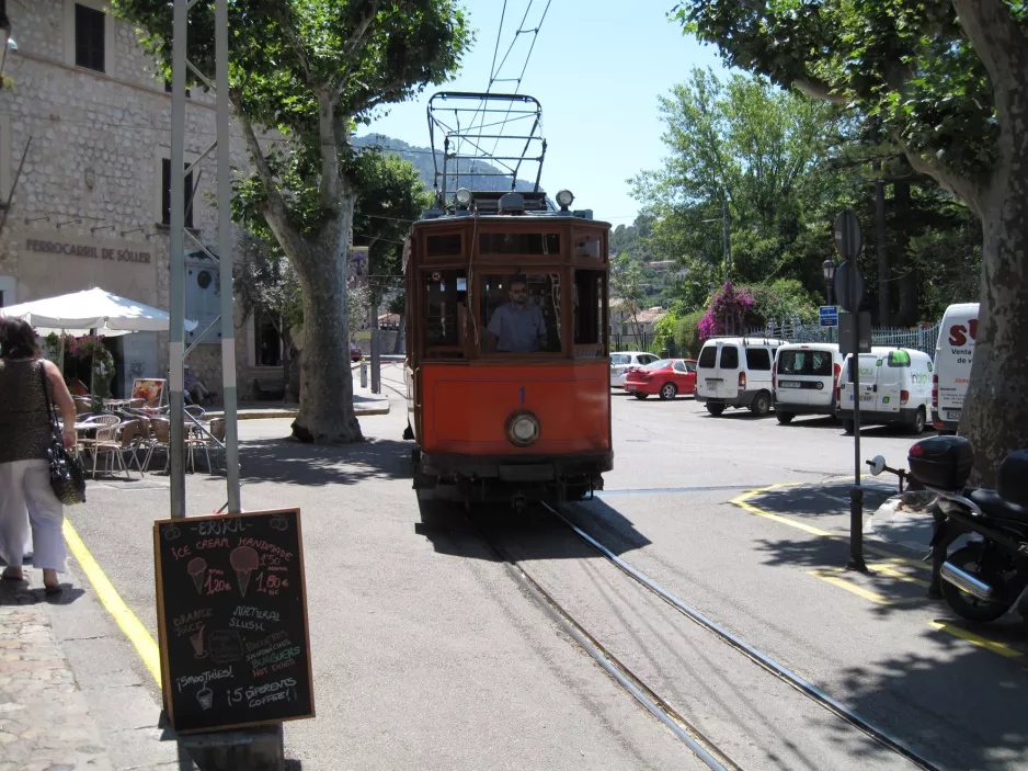 Sóller sporvognslinje med motorvogn 1 ved Sóller (2013)