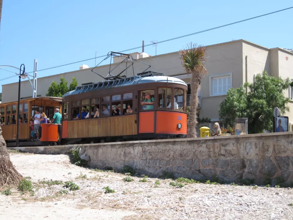 Sóller sporvognslinje med motorvogn 20, siden Las Palmeras / Carrer de la Marina (2013)