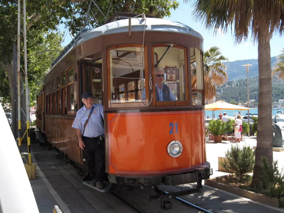 Sóller sporvognslinje med motorvogn 21, siden Las Palmeras / Carrer de la Marina (2013)