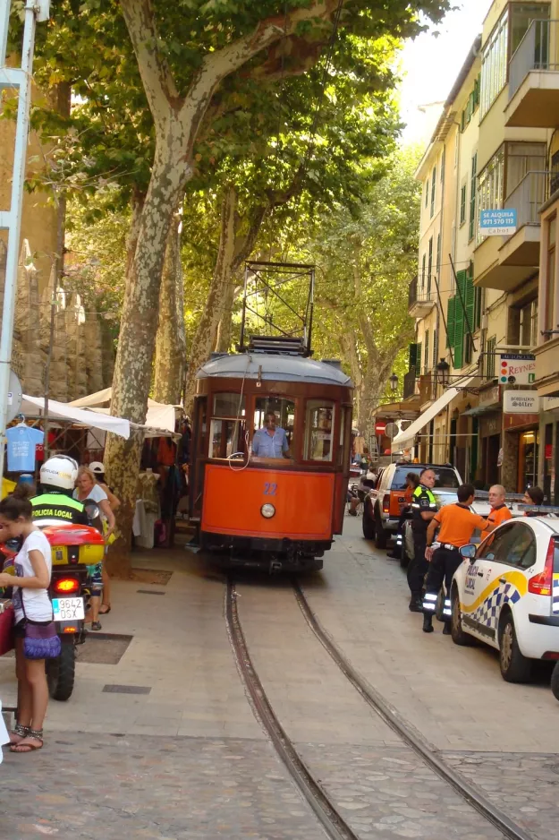 Sóller sporvognslinje med motorvogn 22 ved Mercat (2011)