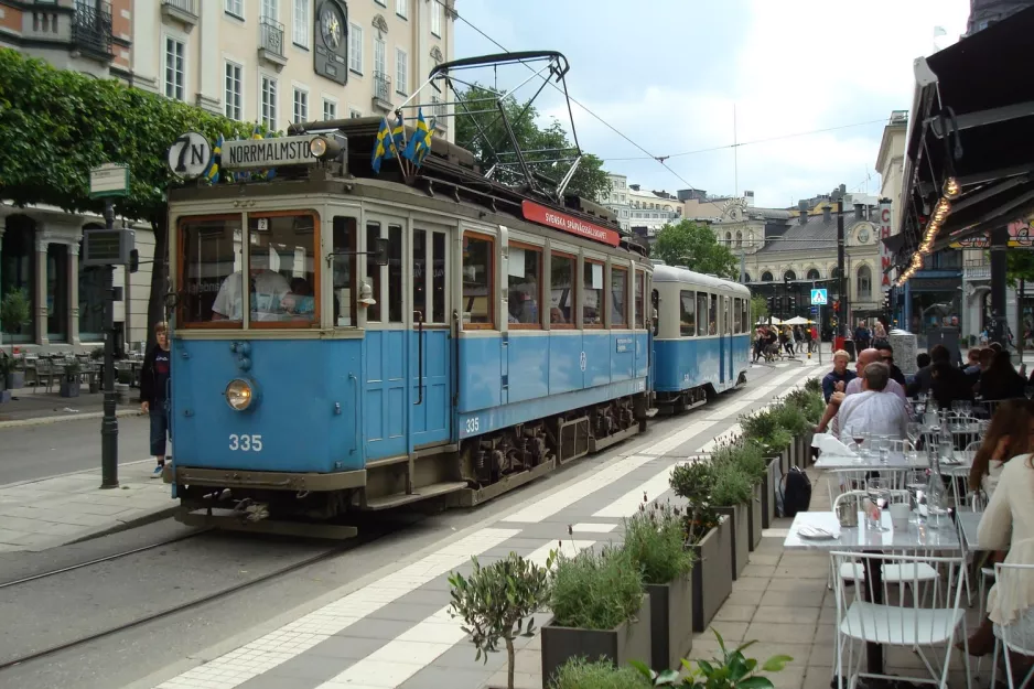 Stockholm Djurgårdslinjen 7N med motorvogn 335 ved Norrmalmstorg (2012)