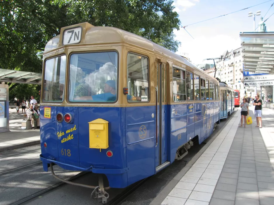 Stockholm restaurantlinje Cafetåget med bivogn 618, bagsiden Nybroplan (2015)