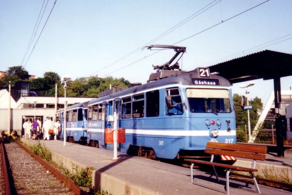 Stockholm sporvognslinje 21 Lidingöbanan med motorvogn 317 ved Ropsten (1992)