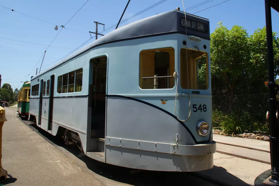 Sydney museumslinje med motorvogn 548 i Tramway Museum (2015)