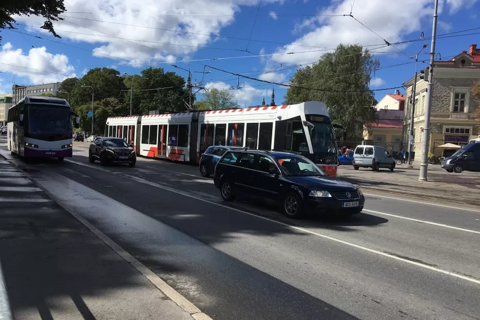 Tallinn sporvognslinje 4 på Viru väljak (2018)