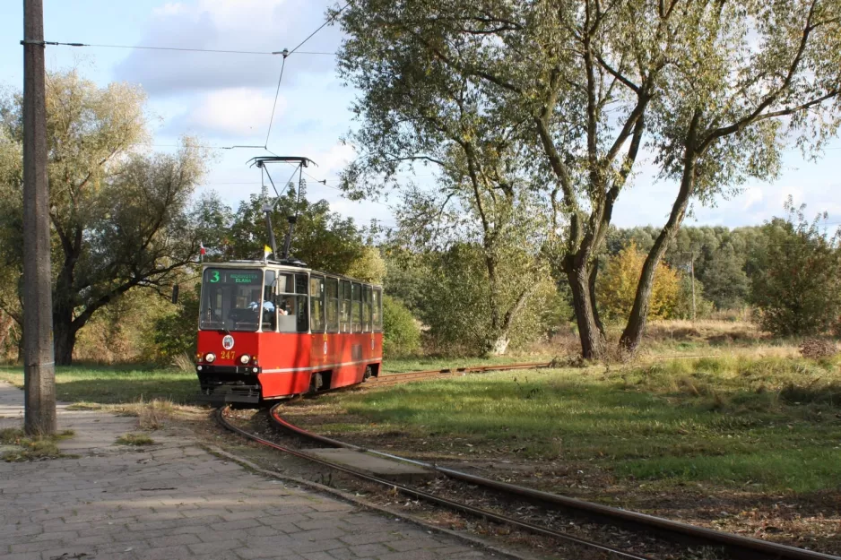 Toruń sporvognslinje 3 med motorvogn 247 ved Elana B (2009)