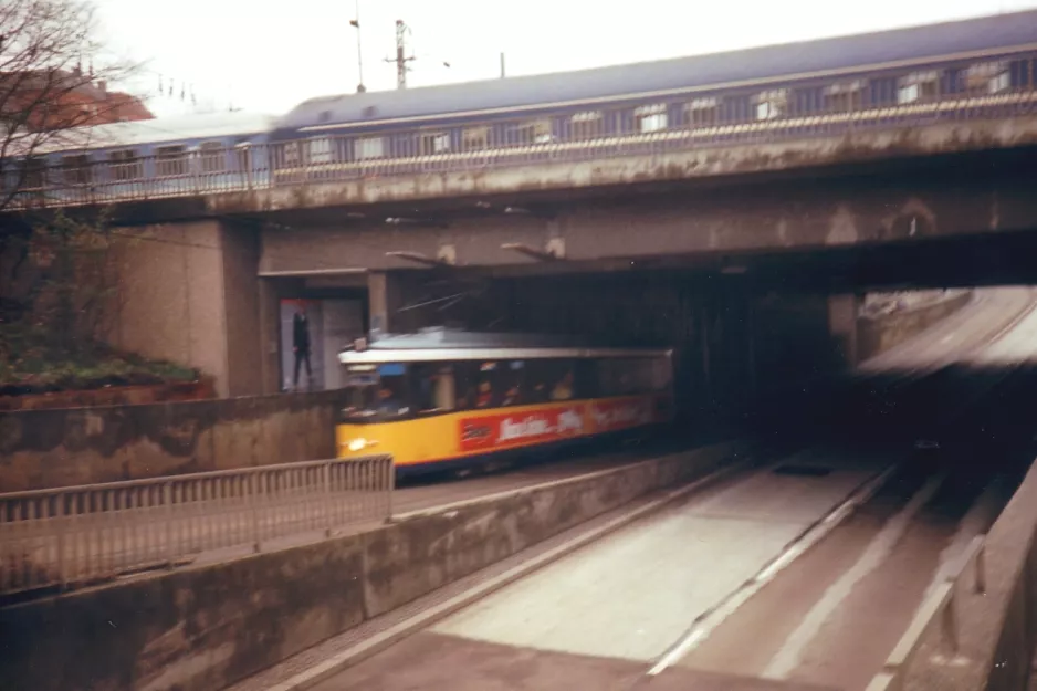 Ulm sporvognslinje 1  tæt på Hauptbahnhof (1998)