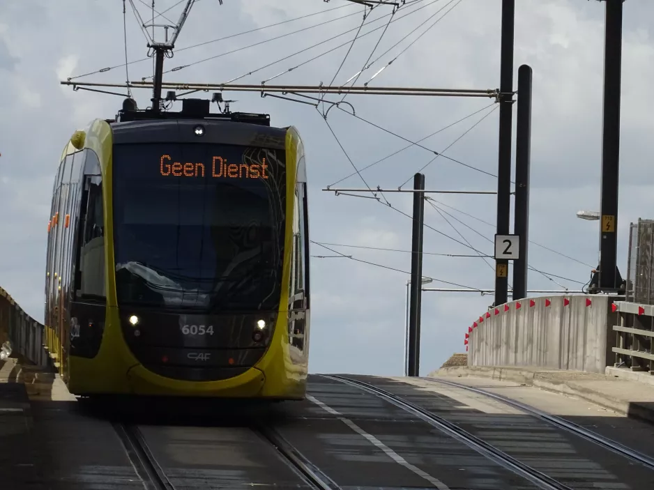 Utrecht ledvogn 6054 udenfor Utrecht CS (2022)